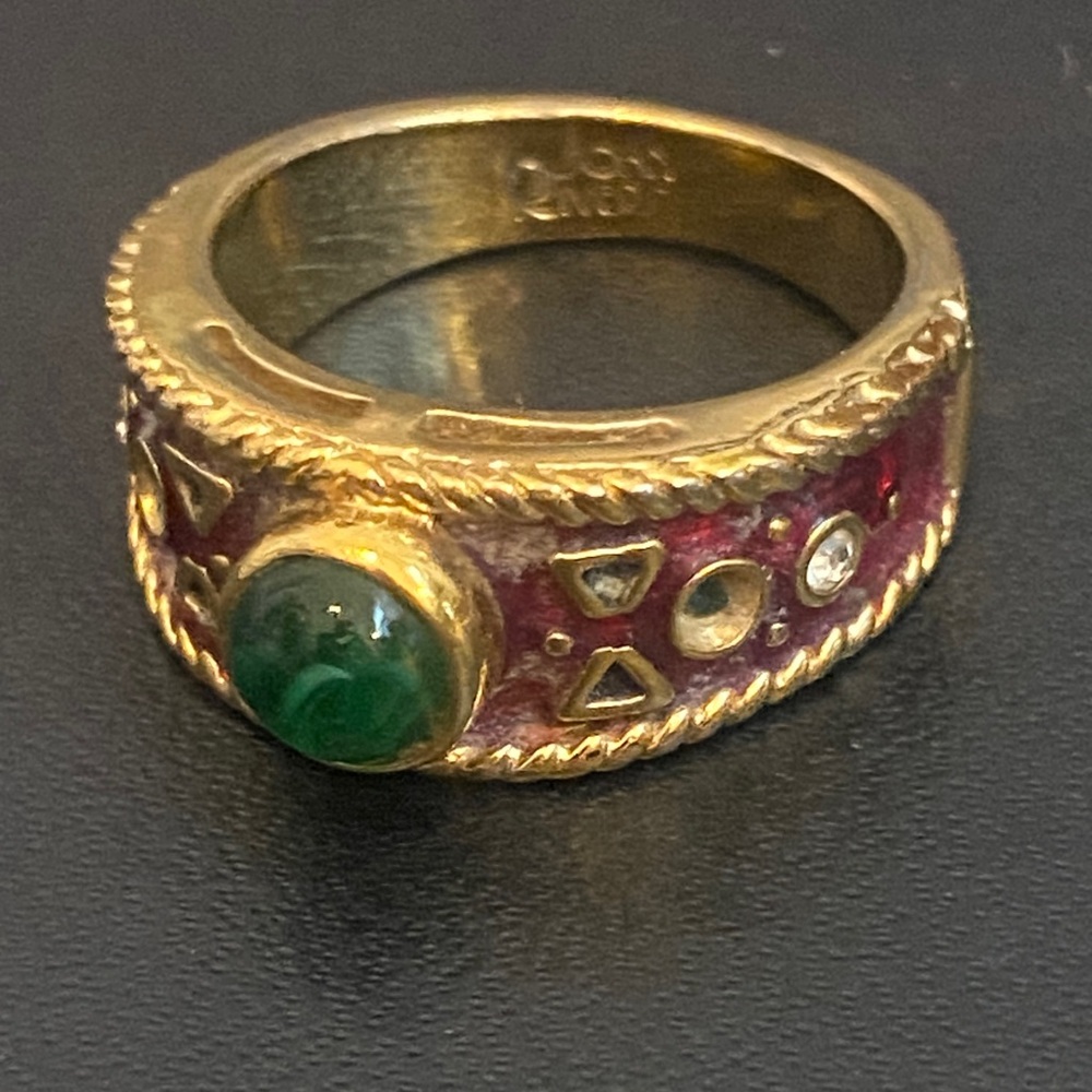 Vintage Joan Rivers Gold-Tone Green Stone & Red Enamel Ring size 9